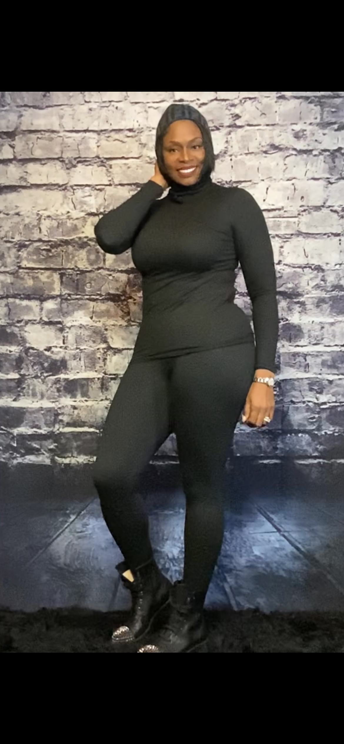 Laidback Cutie (Black)